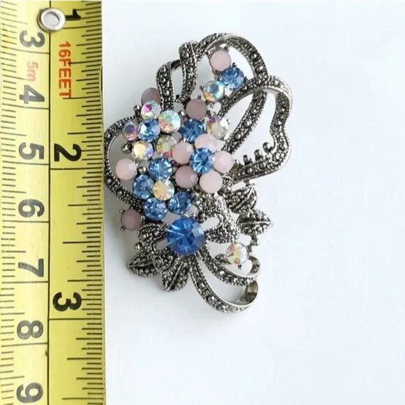 NEW Blue bouquet crystal brooch pin in silver tone - Picture 8 of 11